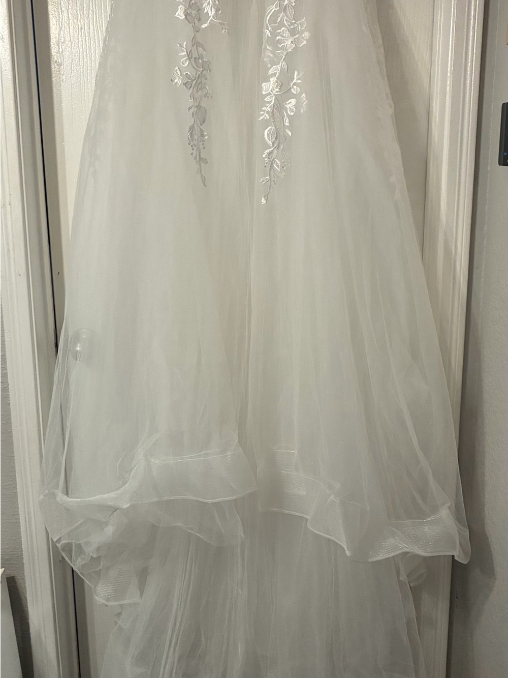 Elegant White Tulle Bridal Overlay Skirt with Floral Appliqué Size 6-8